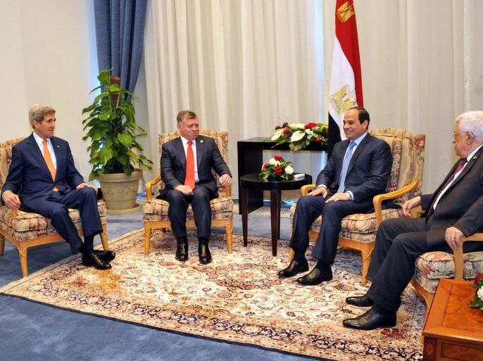 A handout photo made available by the Egyptian Presidency shows Egyptian President Abdel Fattah al-Sisi (2-R), meets with US Secretary of State John Kerry (L), Jordanian King Abdullah II (2-L) and Palestinian President Mahmoud Abbas (R) in Sharm El-Sheiikh, Egypt, 13 March 2015. EPA/EGYPTIAN PRESIDENCY/HANDOUT