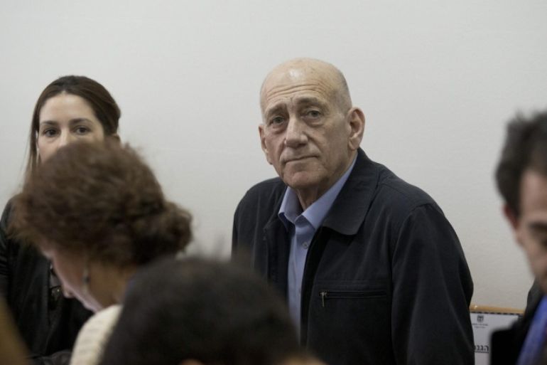 Former Israeli Prime Minister Ehud Olmert inside the District Court in Jerusalem 30 March 2015 while awaiting the verdict in the Talansky retrial. The court convicted Olmert thus reversing its earlier acquittal. The retrial followed new evidence by a former top Olmert aide-turned state witness which was not available for his original trial in July 2012. The court ruled that the former premier illegally received and concealed funds in envelopes from New York businessman Morris Talansky in the late 1990s and 2000s.