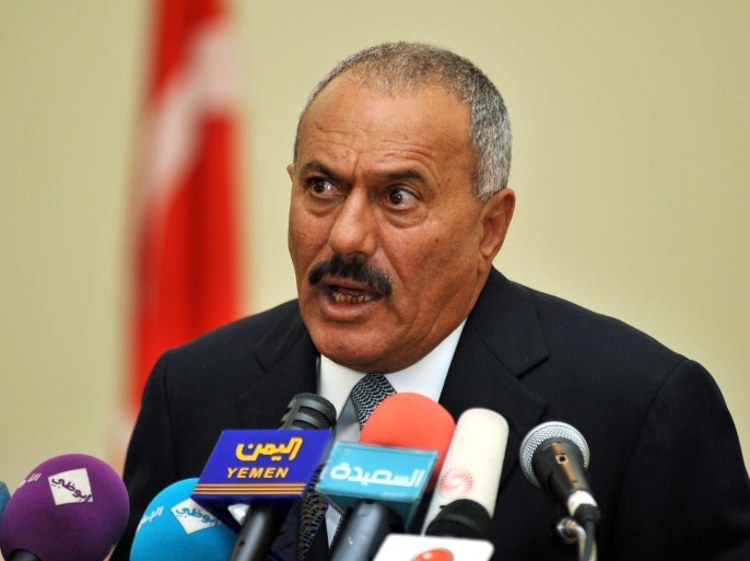 (FILE) A file photograph showing Yemeni President Ali Abdullah Saleh speaks to reporters during a joint news conference with Turkish President Abdullah Gul in Sana'a, Yemen, on 11 January 2011. Reports state on 23 November 2011 that Yemen's President Ali Abdullah Saleh has finally signed an agreement to stand down and hand over power to his vice-president. EPA/YAHYA ARHAB *** Local Caption *** 00000402524927