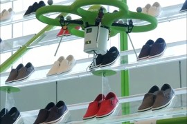 ابتكر صانع أحذية ياباني وسيلة جديدة تغني المشتري عن البحث الطويل في أرفف المتاجر وتساعده في خدمة الزبون،