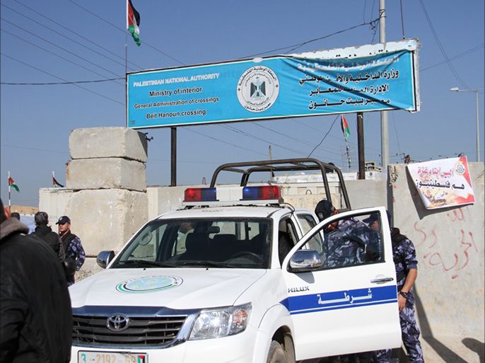 إسرائيل تعتقل مؤخراً نحو إثني عشر رجل أعمال فلسطيني بمعبر بيت حانون.