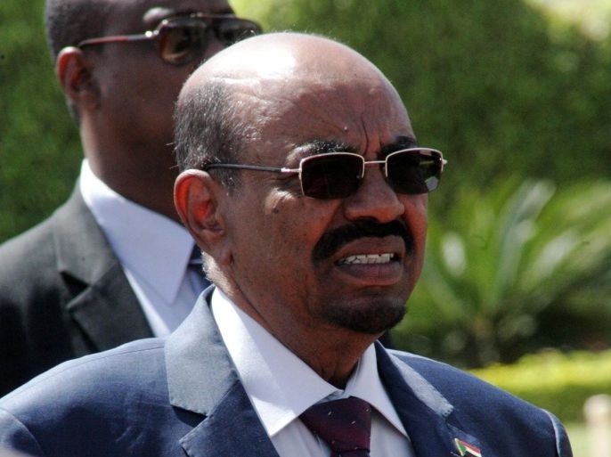 Sudanese President Omar al-Bashir looks on in the Sudanese capital Khartoum on March 23, 2015. Al-Bashir is to attend a meeting between Ethiopian Prime Minister Halemariam Desalegn and Egyptian President Abdel-Fattah al-Sisi, to sign an agreement on the sharing of Nile waters and Ethiopia's Grand Renaissance Dam. AFP PHOTO / EBRAHIM HAMID