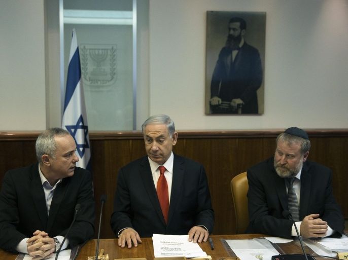 Israel's Strategic Affairs Minister Yuval Steinitz, Prime Minister Benjamin Netanyahu and Cabinet Secretary Avichai Mandelblit (from L to R) attend a weekly cabinet meeting in Jerusalem February 22, 2015.