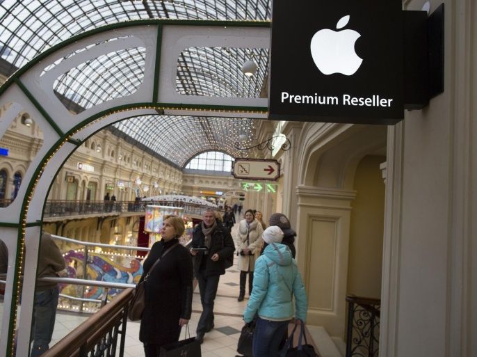 In this photo taken on Friday, Nov. 28, 2014, customers walk at an Apple Premium reseller inside the Moscow GUM State Department store in Moscow, Russia. Russia’s economy has been battered this year by uncertainty over the conflict in Ukraine, the falling price of oil, Western sanctions and retaliatory Russian import bans which have poor and middle-class Russians feeling the pinch. (AP Photo/Alexander Zemlianichenko)