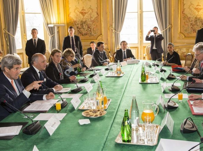 U.S. Secretary of State John Kerry (L) and foreign ministers, Laurent Fabius of France (2nd L), Philip Hammond of Britain (R) and Frank-Walter Steinmeier of Germany (2nd R), meet in Paris March 7, 2015. The United States and France sought on Saturday to play down any disagreements over nuclear talks with Iran, saying they both agreed the accord now under discussion needed to be strengthened. REUTERS/Evan Vucci/Pool (FRANCE - Tags: POLITICS ENERGY)