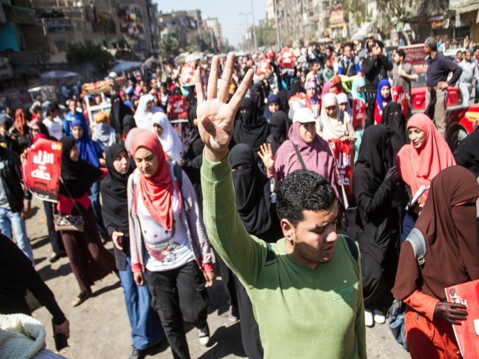 المتظاهرون في حي المطرية بالقاهرة تعهدوا بالاستمرار فى الحراك الثوري حتى إسقاط الانقلاب(غيتي)