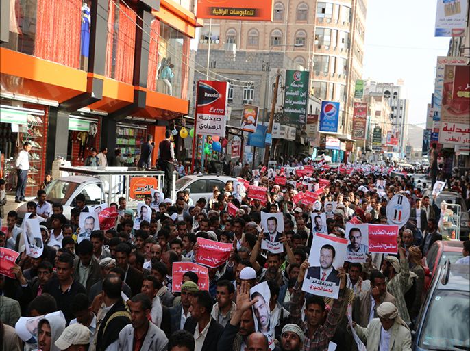 مسيرة خرجت بصنعاء دعما لشرعية الرئيس هادي ورفضا لانقلاب الحوثيين وتنديدا باختطافهم للناشطين والقيادات الشبابية 4/3/2015.