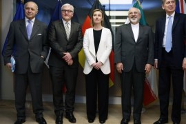 France's Foreign Minister Laurent Fabius (L-R), Germany's Foreign Minister Frank-Walter Steinmeier, European Union foreign policy chief Federica Mogherini, Iran's Foreign Minister Mohammad Javad Zarif and British Foreign Secretary Philip Hammond pose ahead of nuclear talks in Brussels March 16, 2015. REUTERS/Francois Lenoir (BELGIUM - Tags: POLITICS ENERGY)