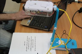 جهاز قراءة النصوص بالغتين العربية والانجليزية هو مشروع تخرج أربعة من طلبة كلية الهندسة بالجامعة الاسلامية بغزة