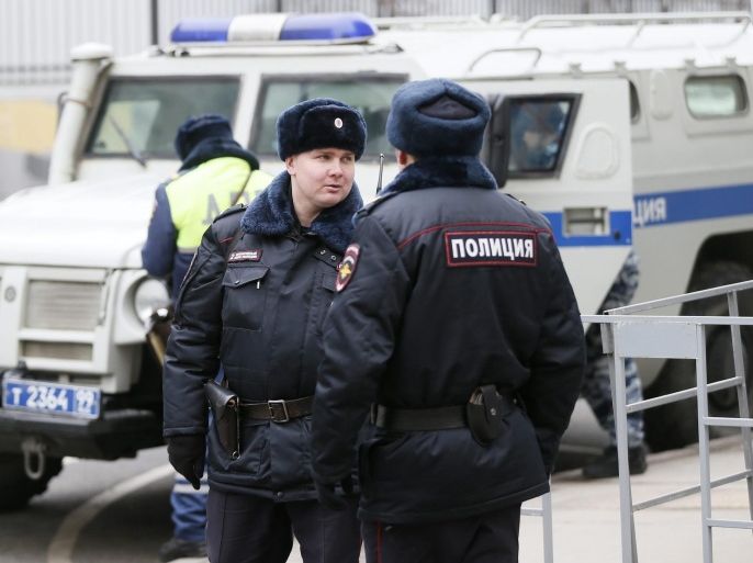 Russian policemen guard the yard of Basmanny district court, where suspects in the killing of Boris Nemtsov were delivered, in Moscow, Russia, 08 March 2015. Russian police detained three suspects in the slaying of prominent opposition politician Boris Nemtsov, Interfax reported, citing the head of the Russian intelligence service and a provincial official in the North Caucasus.