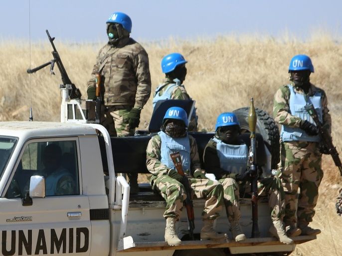 Members of the UN-African Union mission in Darfur (UNAMID) patrol the area near the city of Nyala in Sudan's Darfur on January 12, 2015. Qatar's deputy premier Ahmed bin Abdullah al-Mahmud is on a visit to the war-torn western region of Sudan for the ninth meeting of the committee monitoring the implementation of the Doha Document for Peace Darfur (DDPD). AFP PHOTO / ASHRAF SHAZLY
