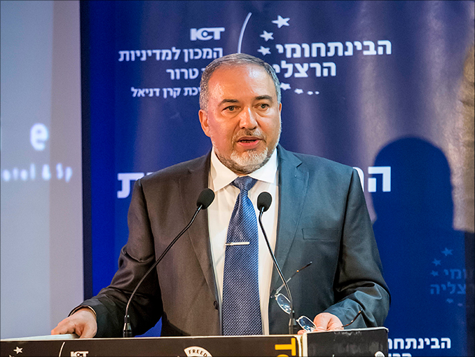 ‪ليبرمان عرض خطته لمواجهة تواصل العمليات الفلسطينية ضد الإسرائيليين‬  (الجزيرة)