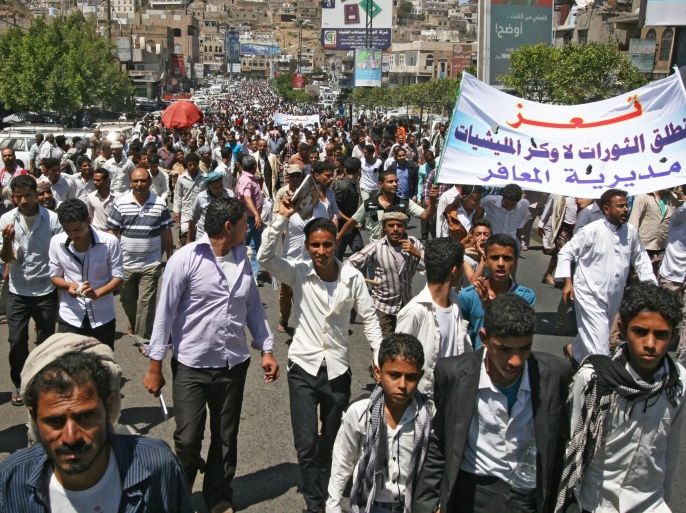 Yemeni protesters hold a banner reading 'Taiz is home of revolutions, not a den of militias' during a protest against the Houthi takeover of several state facilities in the central city of Taiz, Yemen, 22 March 2015. Yemen's Shiite Houthi rebels swept into the strategic central city of Taiz, capturing several state facilities in the city including the city's airport, airbase and a court complex.