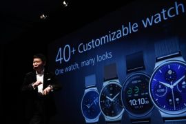 Richard Yu, chief executive officer of Huawei Technologies Co., unveils the new Huawei Watch wearable device during a news conference in Barcelona, Spain, on Sunday, March, 1, 2015. The event, which generates several hundred million euros in revenue for the city of Barcelona each year, also means the world for a week turns its attention back to Europe for the latest in technology, despite a lagging ecosystem.