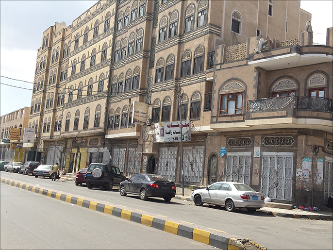 صنعاء مدينة شبه خالية من سكانها منذ موجة النزوح عنها (الجزيرة)