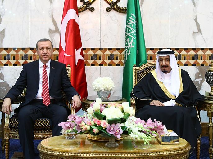 اتفق الرئيس التركي "رجب طيب أردوغان"، والعاهل السعودي الملك "سلمان بن عبد العزيز آل سعود"؛ خلال لقاء في القصر الملكي بالعاصمة الرياض على ضرورة زيادة الدعم المقدم للمعارضة السورية، بشكل يفضي إلى نتيجة ملموسة.