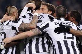 Juventus' Paul Lamine Pogba (C) celebrates with his team mates (L-R) Arturo Vidal, Claudio Marchisio, Leonardo Bonucci and Patrice Evra after scoring against Sassuolo during their Italian Serie A soccer match at Juventus Stadium in Turin, March 9, 2015. REUTERS/Giorgio Perottino (ITALY - Tags: SPORT SOCCER)