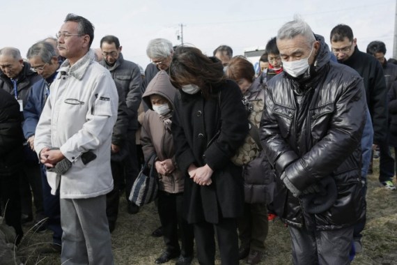 Residents offer a minute silent prayers for victims killed by earthquake and tsunami of 11 March 2011, at Araham in Sendai, Miyagi Prefecture, northern Japan, 11 March 2015, marking the fourth anniversary of the 11 March earthquake and tsunami in 2011. The earthquake and tsunami left about 19,000 dead.
