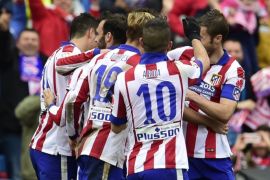 Atletico Madrid players celebrate after scoring a goal during the Spanish league football match Club Atletico de Madrid vs Getafe CF at the Vicente Calderon stadium in Madrid on March 21, 2015. AFP PHOTO / JAVIER SORIANO