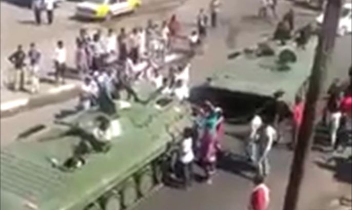 الحوثيون يهربون ويتركون الدبابات في عدن