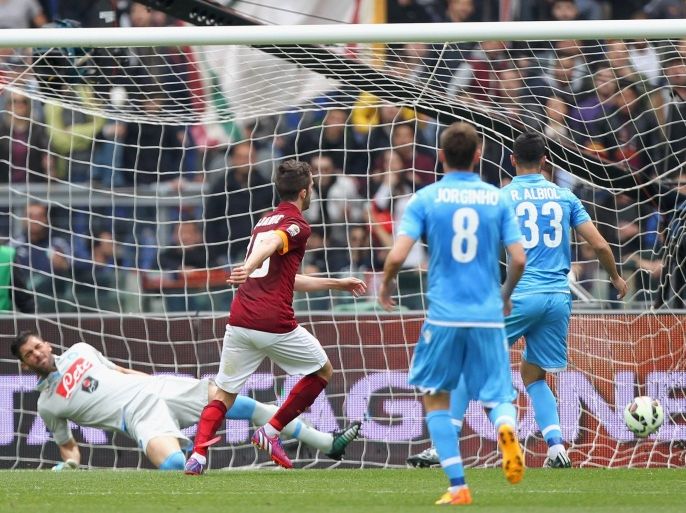 ROME, ITALY - APRIL 04: Miralem Pjanic of AS Roma scores the opening goal during the Serie A match between AS Roma and SSC Napoli at Stadio Olimpico on April 4, 2015 in Rome, Italy.