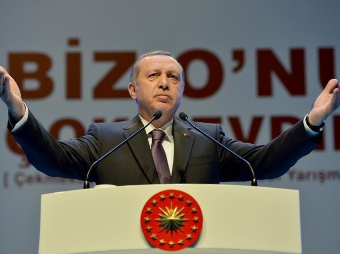 أردوغان يدعو شباب تركيا لنبذ العنف والتمسك بالدين