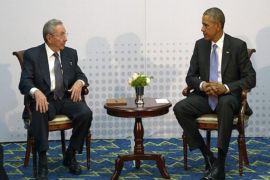 Handout picture provided by official media Estudios Revolucion showing US President, Barack Obama (R), talking with Cuban President, Raul Castro (L), during historic meeting held at the VII Americas Summit held in Panama City, Panama, on 11 April 2015. EPA/Estudios Revolucion /CUBADEBATE HANDOUT BEST QUALITY AVAILABLE/EDITORIAL USE ONLY/NO SALES