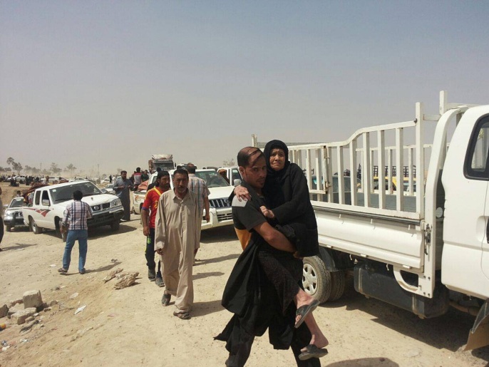‪السلطات تشترط على نازحي الأنبار توفير كفيل بشروط معينة لدخول بغداد‬  (أسوشيتد برس)