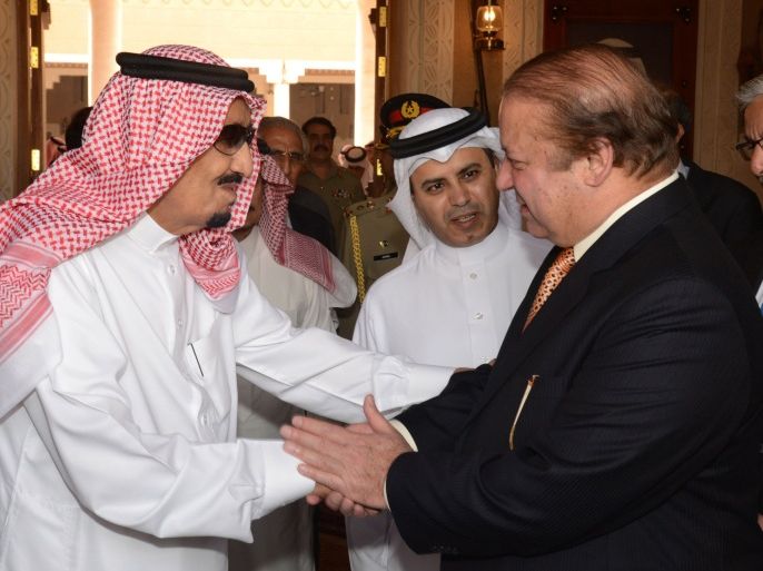AQ002 - Riyadh, -, SAUDI ARABIA : This handout photograph released on April 23, 2015 by Pakistan's Press Information Department (PID) shows Pakistan's Prime Minister Nawaz Sharif (R) being received by Saudi King Salman bin Abdulaziz (R) in the Saudi Arabia capital Riyadh. Pakistan's prime minister travelled to Saudi Arabia to discuss the war in Yemen, his office said, after the Saudi-led military coalition announced an end to air strikes against rebels. AFP PHOTO / PRESS INFORMATION DEPARTMENT (PID) -----EDITORS NOTE---- RESTRICTED TO EDITORIAL USE MANDATORY CREDIT ---- "AFP PHOTO / PRESS INFORMATION DEPARTMENT (PID)" ---- NO MARKETING NO ADVERTISING CAMPAIGNS - DISTRIBUTED AS A SERVICE TO CLIENTS -----