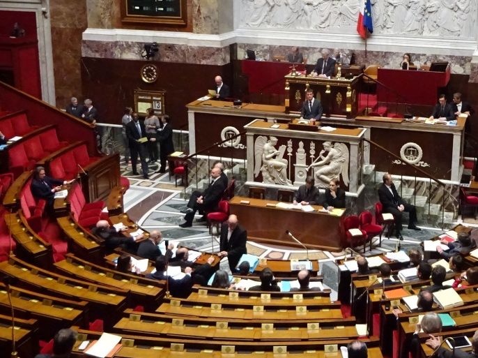 رئيس وزراء فرنسا فالز شدد أمام النواب على أن القانون المقترح ضرورة أمنية