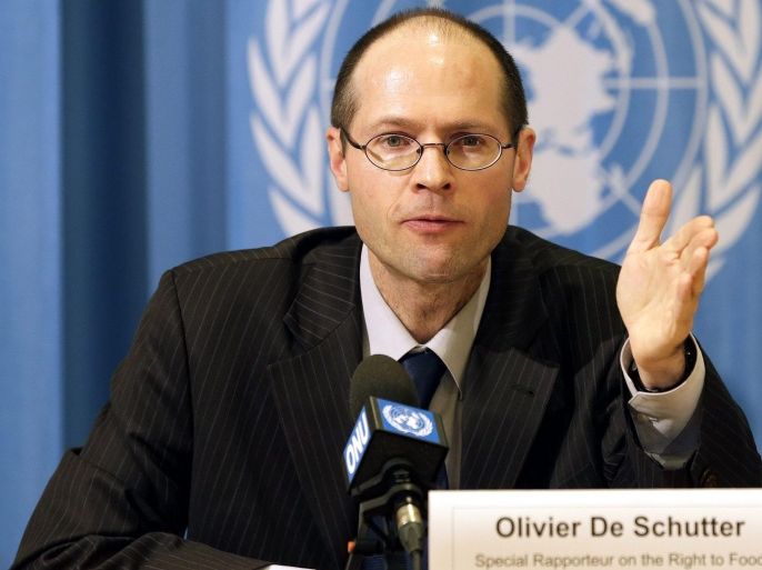 Belgian Olivier De Schutter, U.N. Special Rapporteur on the Right to Food, answers journalists' questions during a press conference prior his presentation of his report in front of the 22nd session of the Human Rights Council, at the European headquarters of the United Nations in Geneva, Switzerland, 04 March 2012.