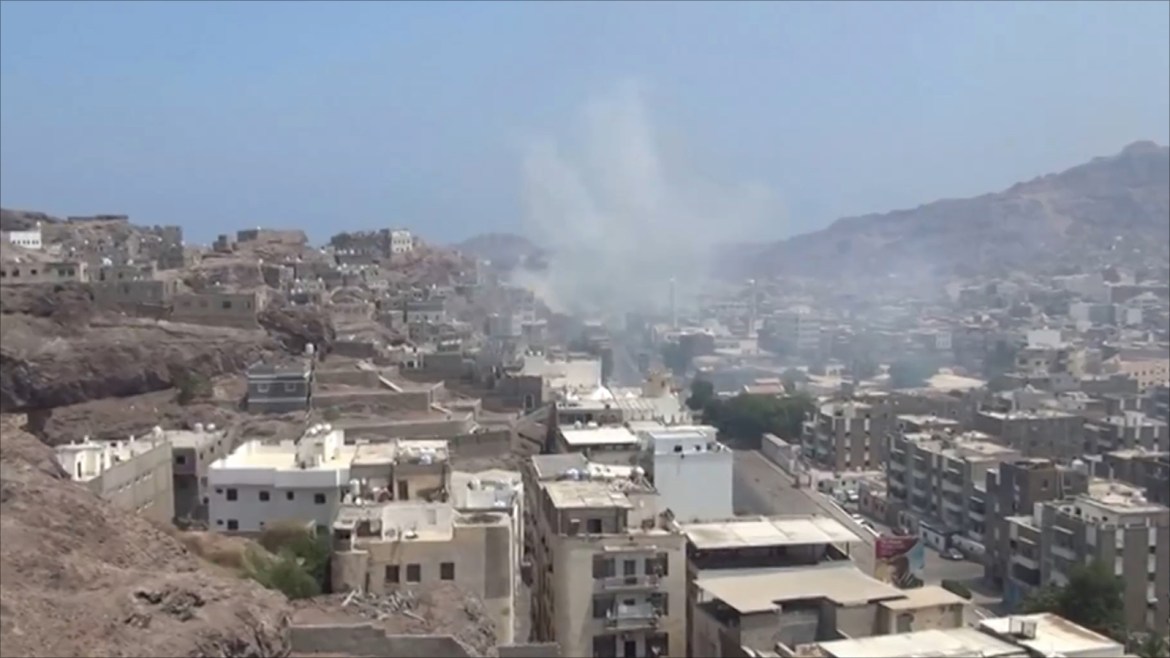 سقوط 15مدنياً جراء قصف الحوثيين أحياء في كريتر