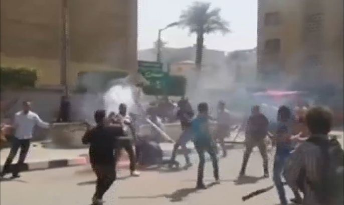 اعتداء أمن جامعة القاهرة على طلاب رافضين للانقلاب