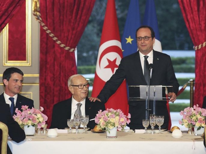 French President Francois Hollande, right, delivers his speech prior to a dinner in honor of Tunisian President Beji Caid Essebsi, center, at the Elysee Palace in Paris, France, Tuesday April 7. 2015. Tunisian President Behi Caid Essebsi is on a two-day state visit in France. Sitting at left is French prime minister Manuel Valls. REUTERS/Remy de la Mauviniere/Pool