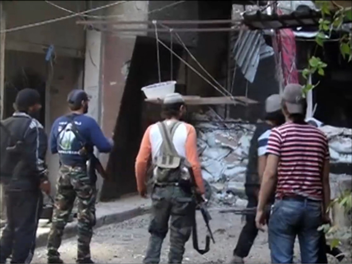 ‪‬ فصائل المعارضة السورية أجبرت تنظيم الدولة على الانسحاب من مخيم اليرموك(الجزيرة)