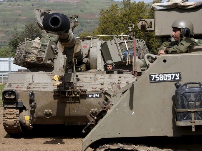 An Israeli soldier is seen in a mobile artillery unit in the Druze village of Buqata in the Golan Heights April 27, 2015. An Israeli air strike killed four militants on Sunday as they placed an explosive on a fence near Israel's frontier with Syria in the annexed Golan Heights, an Israeli military source said. Tensions have risen in the Golan Heights, territory Israel captured from Syria in a 1967 war and later annexed in a move never recognised internationally, amid the civil war raging in Syria in the past four years. REUTERS/Baz Ratner