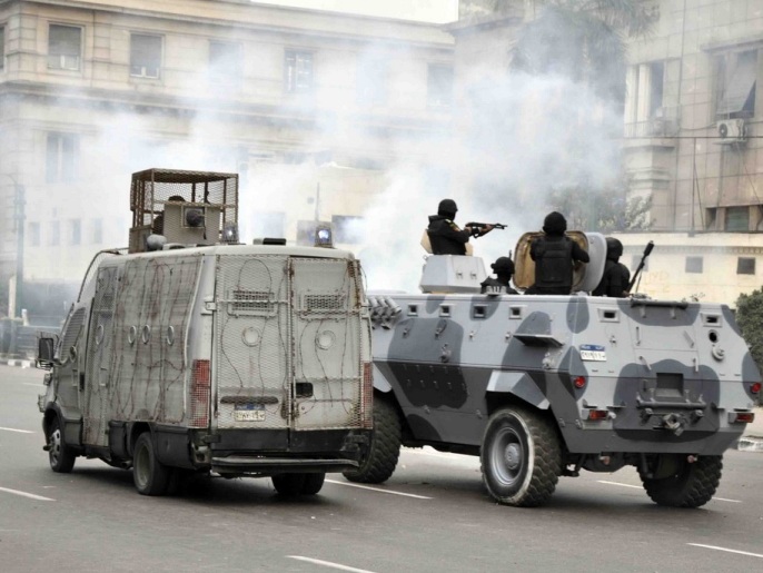 ‪انتهاكات الشرطة بمصر أسفرت عن آلاف القتلى والمصابين‬ (الجزيرة)
