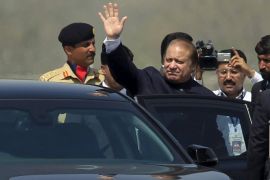 Pakistan's Prime Minister Nawaz Sharif waves after attending the Pakistan Day parade in Islamabad March 23, 2015. Pakistan held its first Republic Day parade in seven years on Monday, full of flag-waving pomp and aerial military expertise, a symbolic show of strength in the war against the Taliban months after a militant attack on a school killed 132 children. Pakistan Day commemorates March 23, 1940, when the Muslim League demanded the establishment of separate nations to protect Muslims in the then British colony of India. REUTERS/Faisal Mahmood