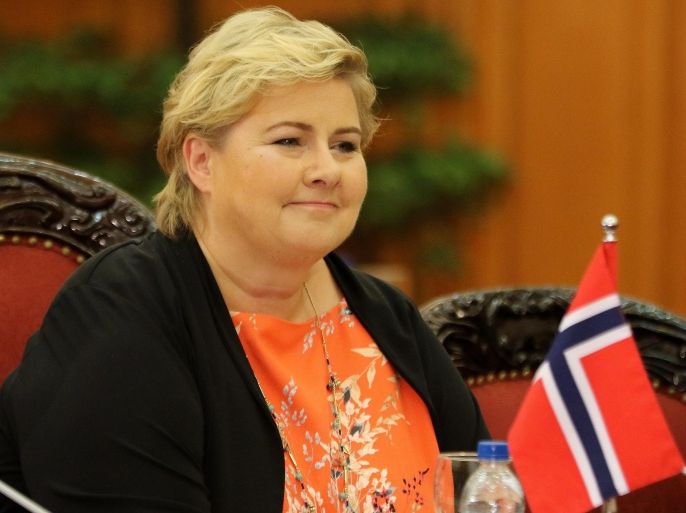 Norwegian Prime Minister Erna Solberg talks to her Vietnamese counterpart Nguyen Tan Dung (not pictured) at Government Office in Hanoi, Vietnam, 17 April 2015. Solberg is on an official visit to Vietnam from 16 to 18 April 2015.