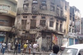 آثار الدمار من جراء مواجهات امس الاول بين الحوثيين والمقاومة الشعبية في منطقة كريتر بعدن