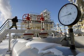 (FILE) A file picture dated 21 February 2007 shows a general view of Yuganskneftegaz pumping station, formerly owned by Russian oil giant Yukos, in Priobskoe oilfield, some 200 km from Nefteyugansk, Russia. According to news reports on 28 July 2014, Russia lost an ongoing legal case to the former shareholders of oil company Yukos, forcing the government to pay a record 50 billion dollars in compensation. The decision was passed down by the Permanent Court of Arbitration in The Hague, ending a lawsuit that began in 2005. The court ruled unanimously that the dissolution of Yukos, once the largest oil company in Russia, was politically motivated. Yukos was dissolved by the Russian government in 2003 after its chief executive, Mikhail Khodorkovsky, was found guilty of tax evasion. He served nine years in prison. EPA/YURI KOCHETKOV *** Local Caption *** 90006289
