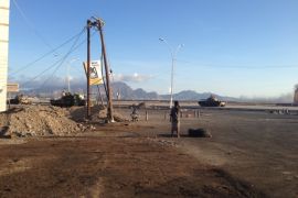 قوات تابعة للمقاومة الشعبية تحاصر مطار عدن (الجزيرة نت) ‫‬