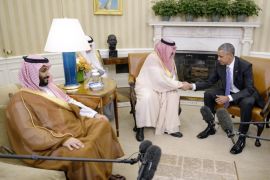 US President Barack Obama (R) shakes hands with Crown Prince Mohammed bin Nayef (C) of Saudi Arabia, as Deputy Crown Prince Mohammed bin Salman (L) looks on during a bilateral meeting in the Oval Office of the White House in Washington, DC., USA, 13 May 2015.