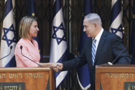 Israeli Prime Minister Benjamin Netanyahu (R) and High Representative of the European Union for Foreign Affairs and Security Policy Federica Mogherini (L) shake hands during a press conference after their meeting in Jerusalem, Israel, 20 May 2015. The moribund Israeli-Palestinian peace process should be revived, EU foreign policy chief Federica Mogherini said on a visit to the West Bank, as Palestinian leaders insisted Israel must first freeze settlements. Mogherini said before arriving in Israel and the West Bank that she wanted to convey a message that the European Union would not let up pressure on both sides to achieve a two-state solution to their conflict.