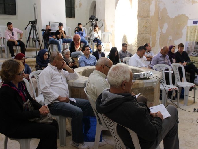 حضور اللقاء حول حريات الصحافة بفلسطين والانتهاكات الإسرائيلية بحقها (الجزيرة)