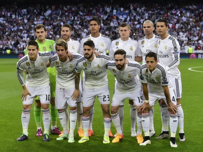 Real Madrid's team pose before the UEFA Champions League quarter-finals second leg football match Real Madrid CF vs Club Atletico de Madrid at the Santiago Bernabeu stadium in Madrid on April 22, 2015. AFP PHOTO / PIERRE-PHILIPPE MARCOU