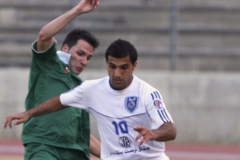 Ali El Atat (R) of Lebanon's Al Mabarrah fights for the ball with Ewerson Eduardo Moreira of Oman's Al Orouba during their Asian Cup qualifying soccer match in Beirut May 19, 2009.