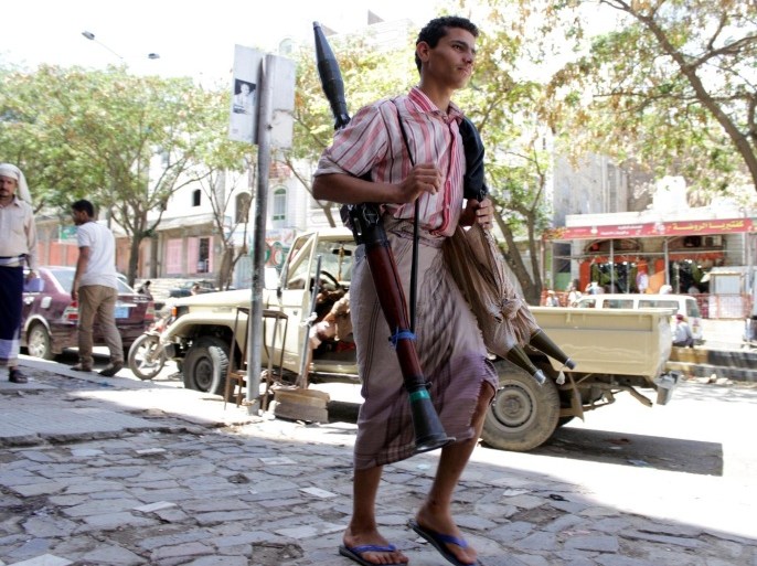 A tribal gunman loyal to Yemeni President Abdo Rabbo Mansour Hadi patrols at a street during fighting with Houthi fighters in the central city of Taiz, Yemen, 07 May 2015. US State Secretary said on 07 May from Saudi Arabia that International negotiators hope to put in place a five-day humanitarian ceasefire in Yemen, but no start date for the pause has been agreed. He conditioned the deal on Houthi rebels agreeing to abide by its terms and welcomed the Saudi "intention to establish a full, five-day renewable ceasefire and humanitarian pause."