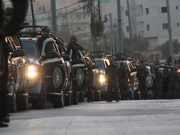 قوات أمن فلسطينية خلال تواجدها بنابلس في وقت سابق- الجزيرة نت