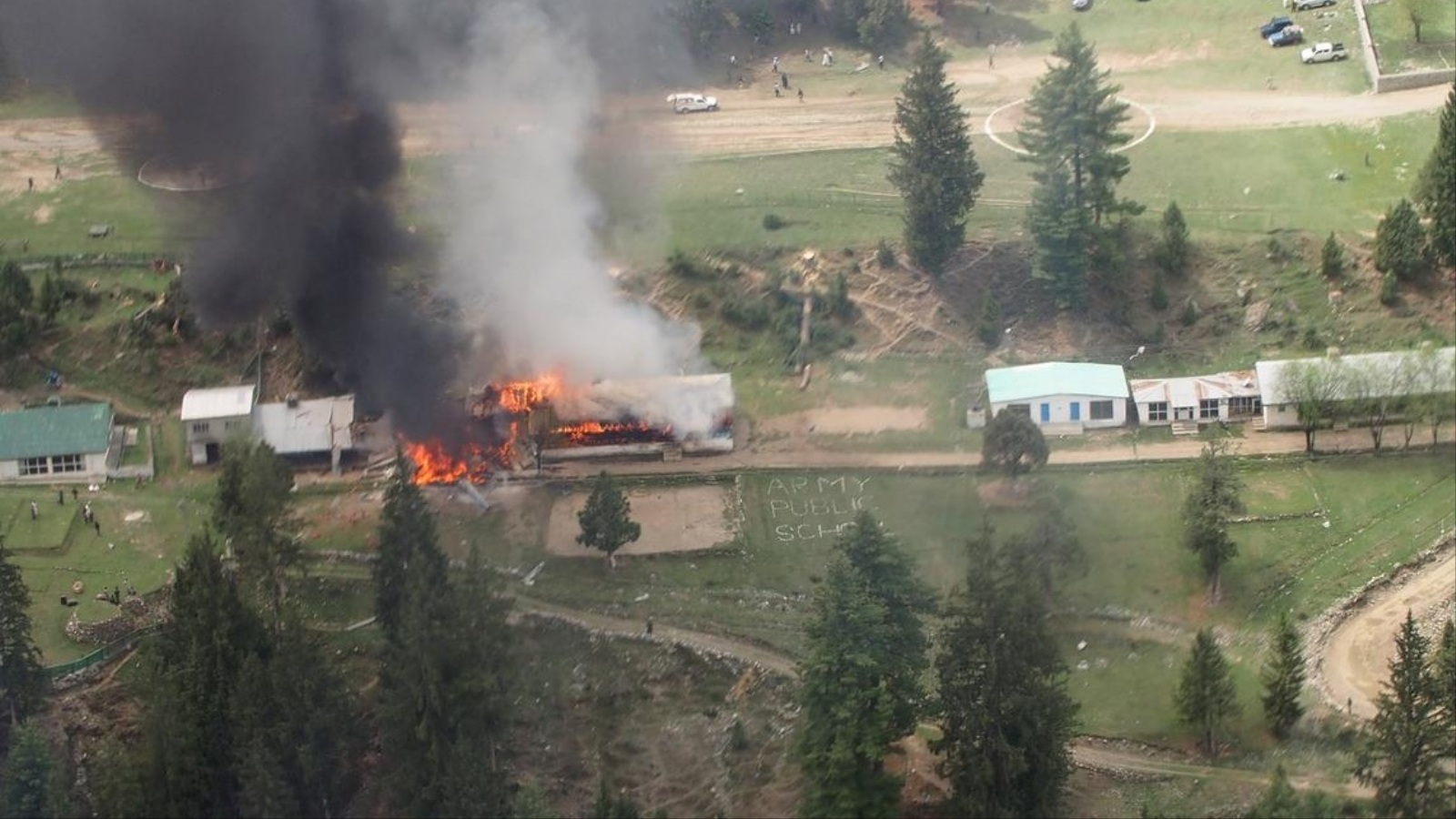 موضع سقوط المروحية في منطقة غلغيت شمال باكستان (أسوشيتد برس)